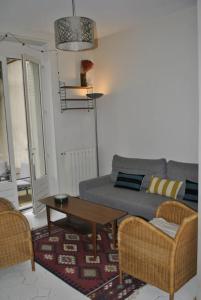 Charming apartment with a terrace near Nation