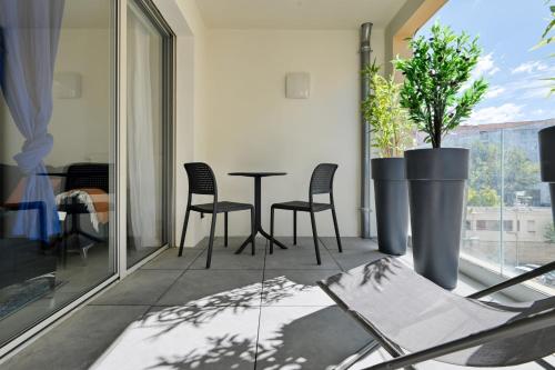 Charming apartment with balcony and garage near the city center of Aix