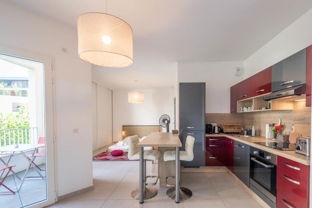 Charming Apartment with Balcony and Parking near the center of Annecy 15 Avenue de Tresum, 74000 Annecy