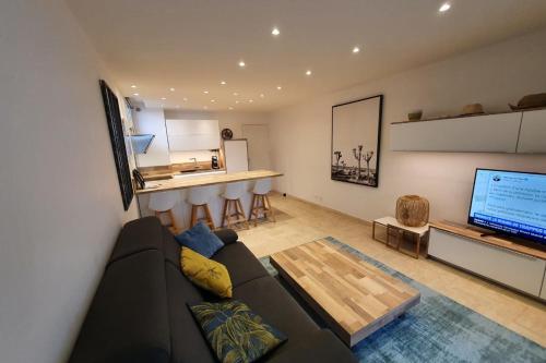 Charming apartment with balcony downtown