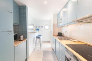 Charming Apt at the Marina of Lagos with Pool