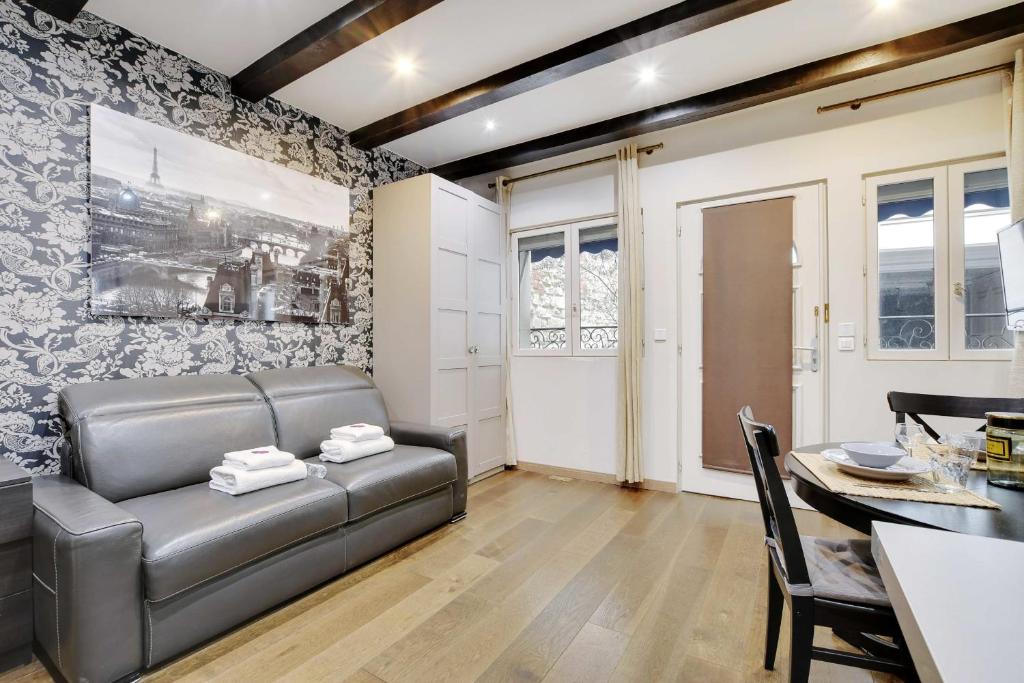 Charming apt in an exceptional location in the heart of Paris -Louvre 178 Rue de Rivoli, 75001 Paris