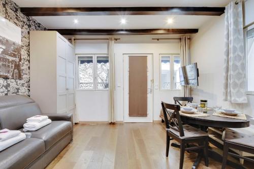 Charming apt in an exceptional location in the heart of Paris -Louvre