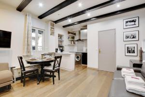 Charming apt in an exceptional location in the heart of Paris -Louvre