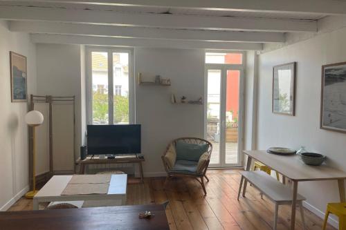 Charming Apt With Terrace Near The Beach