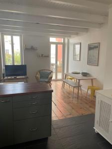 Charming Apt With Terrace Near The Beach