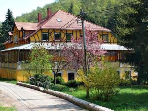 Appartement Charming attic apartment in a villa with park in Gro schirma  09603 Großschirma Saxe