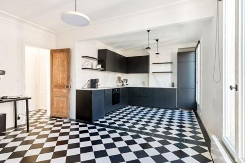 Charming Balcony apartment in Montmartre