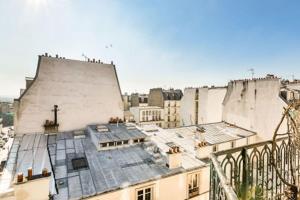 Charming Balcony apartment in Montmartre