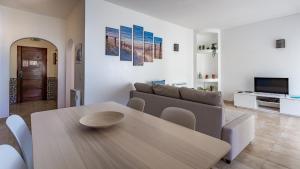 Charming Beachside Apartment w/ Pool by LovelyStay