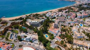 Charming Beachside Apartment w/ Pool by LovelyStay