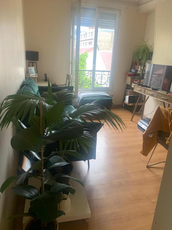 Charming Chiado 2Bedr W/Balcony and View