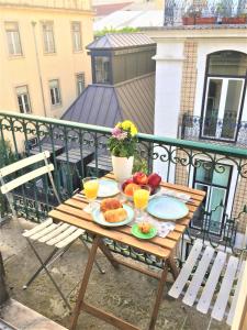 Charming Chiado 2Bedr W/Balcony and View