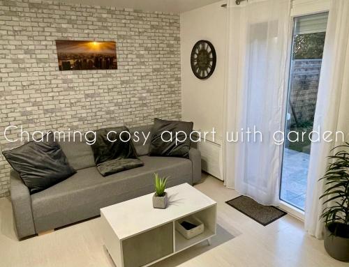 Charming cosy apart with garden free parking