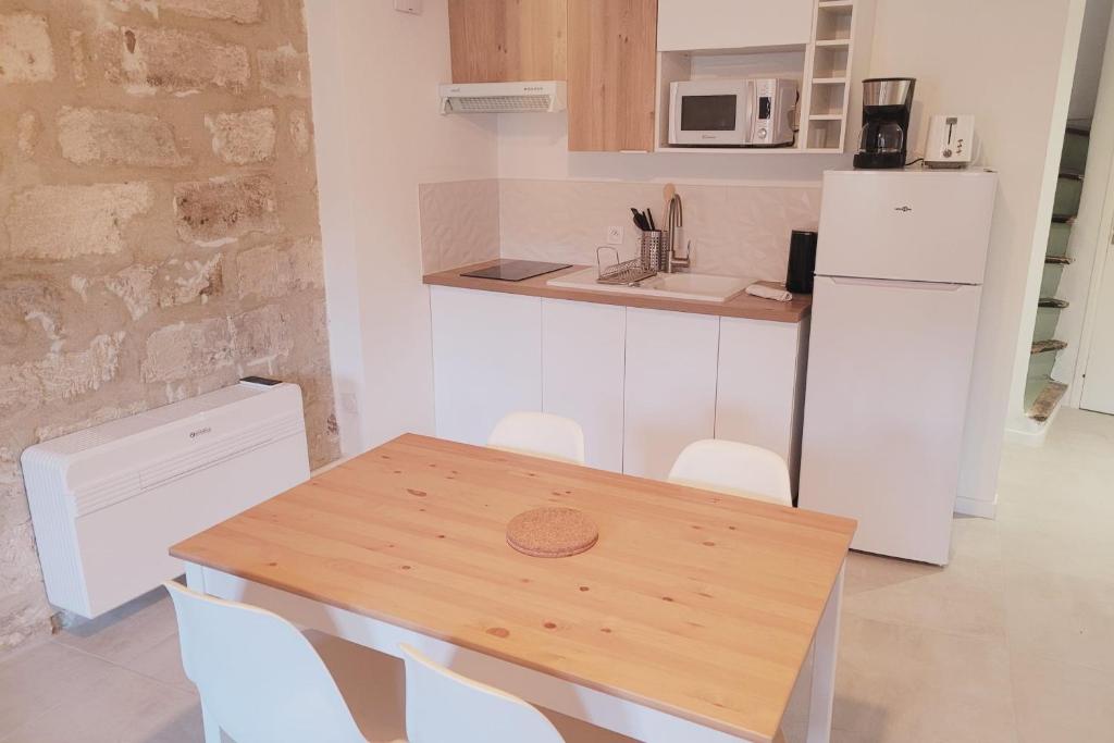 Appartement Charming Duplex For 4 In The Heart Of Avignon 9 Rue du Portail Magnanen 84000 Avignon