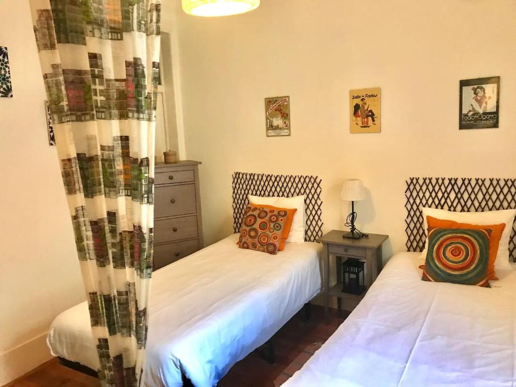 Charming Flat Rua Fernandes Tomás number 14-1º floor, 1200-066 Lisbonne