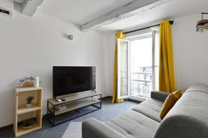 Charming flat overlooking the Place de Lenche in Marseille - Welkeys
