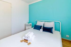 Charming flat with balcony and parking at the heart of Giens - Welkeys