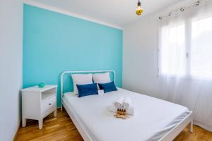 Charming flat with balcony and parking at the heart of Giens - Welkeys