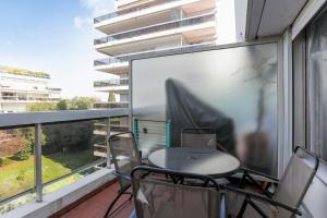 Charming flat with pool 8 min away from the beach in Antibes - Welkeys