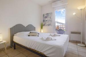 Charming flat with terrace and pool nearby Hendaye station - Welkeys