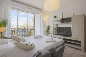 Charming flat with terrace and pool nearby Hendaye station - Welkeys