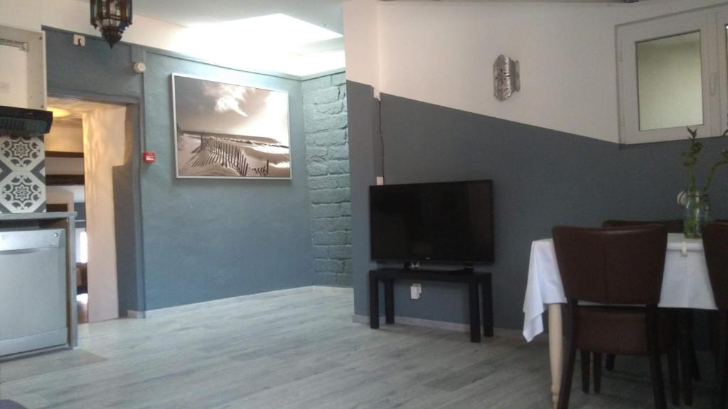 Charming flat with terrace sea view and swimming pool in Cannes - Welkeys