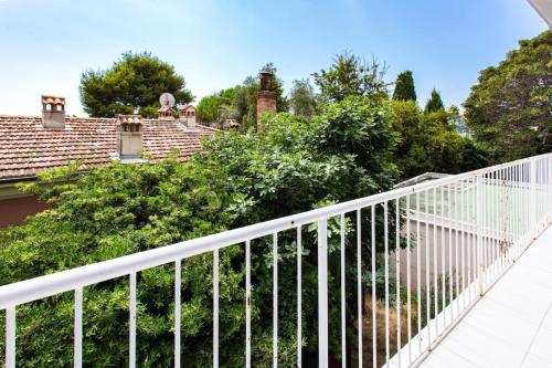 Charming Furnished Apartment With A Balcony in A Quiet Area