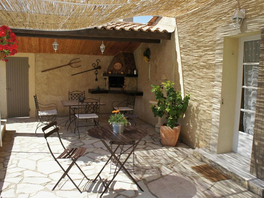 Appartement Charming holiday cottage with large private pool  84300 Robion