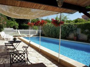 Appartement Charming holiday cottage with large private pool  84300 Robion Provence-Alpes-Côte d\'Azur