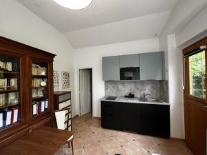 Charming indépendant guest house grand studio avec terrasse et jardin