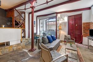 Charming Loft in Factory