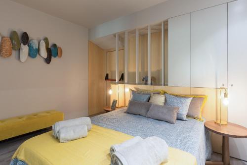 Charming Luxurious Flat with Garage by Host Wise