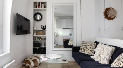 Charming Parisian Apartment next to the Eiffel Tower