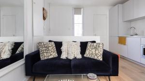 Charming Parisian Apartment next to the Eiffel Tower