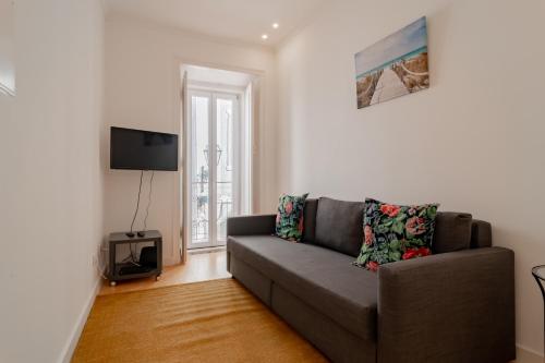 Charming Santos Apartment w/ Patio by LovelyStay