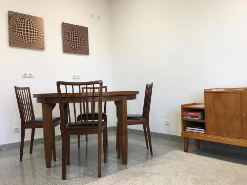 Charming Spacious House - In The Heart Of The City