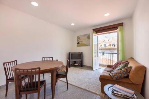 Charming Spacious House - In The Heart Of The City