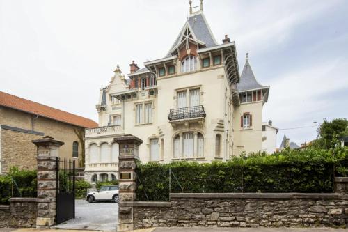 Charming studio in typical residence 300 m to the beaches - Welkeys