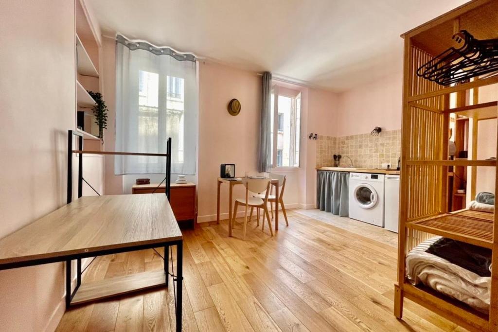 Appartement CHARMING studio near the OLD PORT 3 Allée Léon Gambetta 13001 Marseille