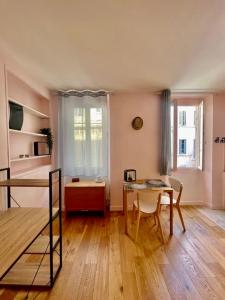 CHARMING studio near the OLD PORT