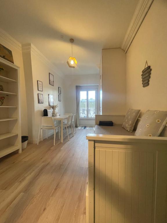 Appartement Charming Studio superb location in 7th district Paris 94 Rue de Sèvres 75007 Paris