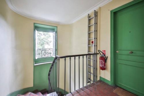 Charming Studio superb location in 7th district Paris