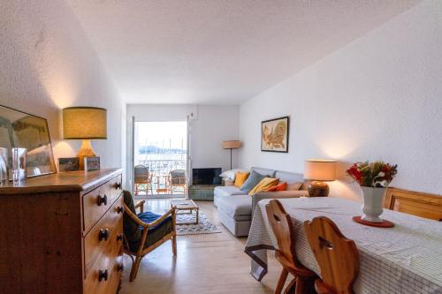 Charming studio with balcony and sea view in Sanary-sur-Mer - Welkeys