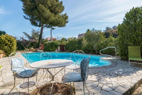 Charming studio with pool and garden in Six-Fours-les-Plages - Welkeys