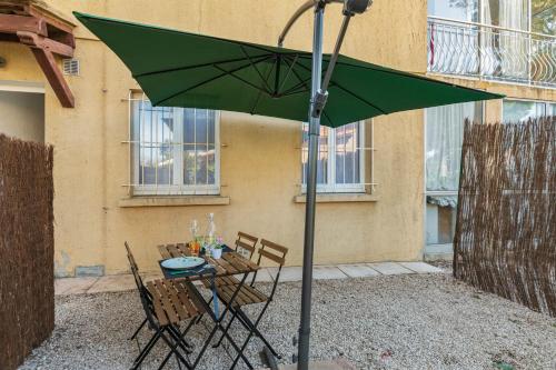 Charming studio with pool and garden in Six-Fours-les-Plages - Welkeys