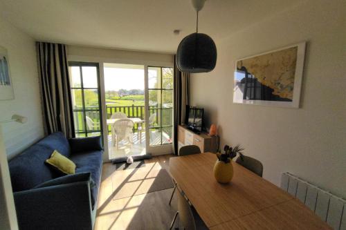 Charming T2 in the heart of the golf course between ocean and pine fores