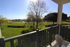 Charming T2 in the heart of the golf course between ocean and pine fores