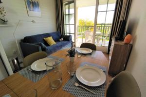 Charming T2 in the heart of the golf course between ocean and pine fores