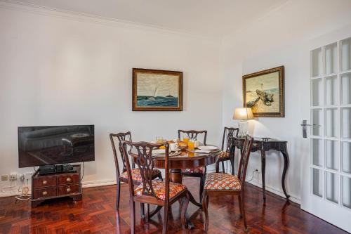 Charming TM Flat by the Ocean with a View
